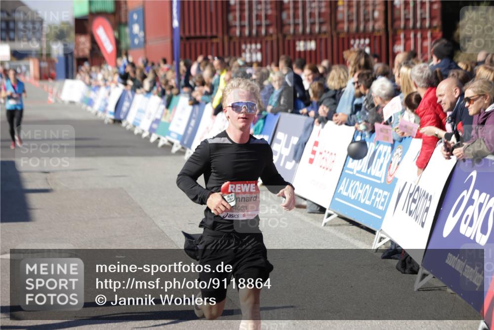 03.10.2025 - Köhlbrandbrückenlauf Jannik Wohlers http://msf.ph/oto/9118864 03.10.2025 13:03:43 Ziel 4063, 4274, 4322, 4422, 4507, 5639, 5799, 6025 meine-sportfotos.de