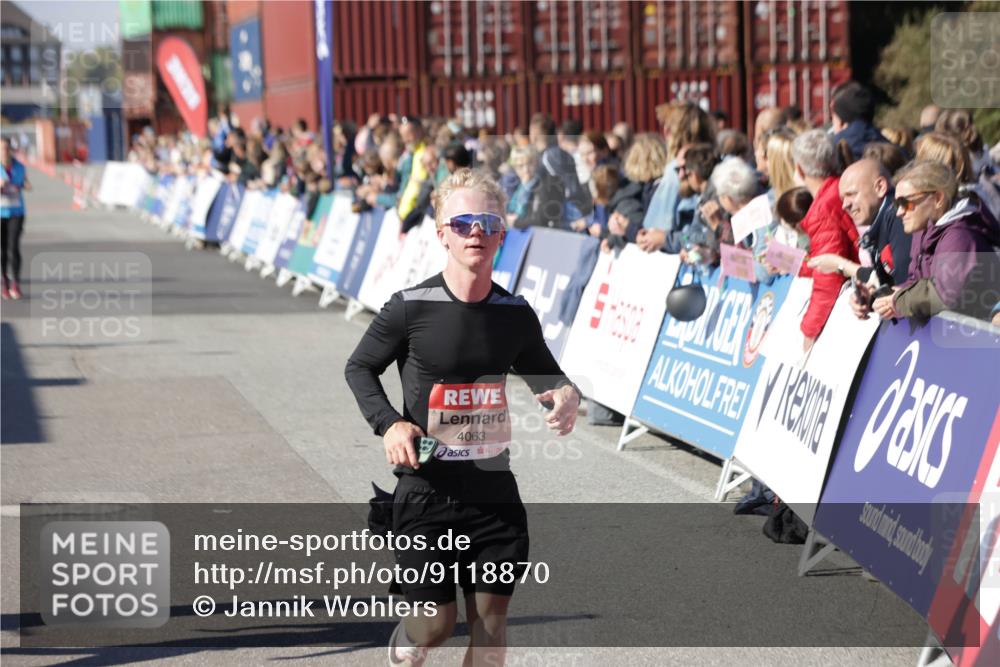 03.10.2025 - Köhlbrandbrückenlauf Jannik Wohlers http://msf.ph/oto/9118870 03.10.2025 13:03:43 Ziel 4063, 4274, 4322, 4422, 4507, 5639, 5799, 6025 meine-sportfotos.de