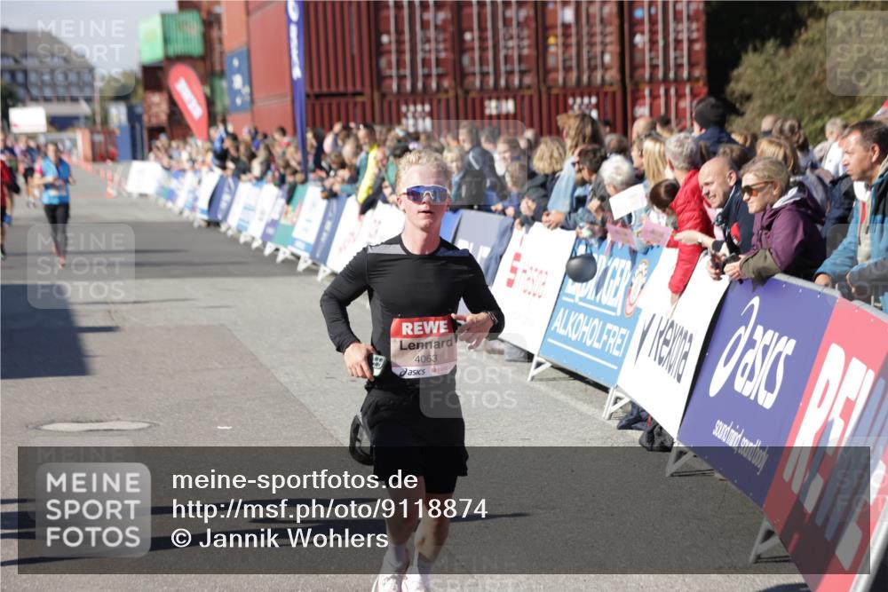 03.10.2025 - Köhlbrandbrückenlauf Jannik Wohlers http://msf.ph/oto/9118874 03.10.2025 13:03:43 Ziel 4063, 4274, 4322, 4422, 4507, 5639, 5799, 6025 meine-sportfotos.de
