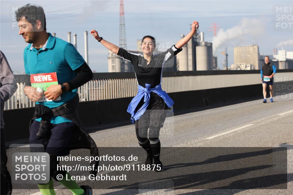 03.10.2025 - Köhlbrandbrückenlauf Lena Gebhardt http://msf.ph/oto/9118875 03.10.2025 10:25:53 Position 2  meine-sportfotos.de