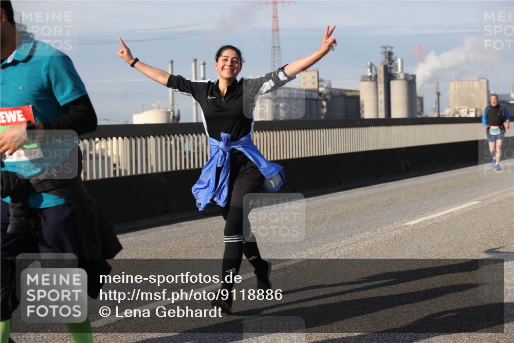 03.10.2025 - Köhlbrandbrückenlauf Lena Gebhardt http://msf.ph/oto/9118886 03.10.2025 10:25:53 Position 2  meine-sportfotos.de