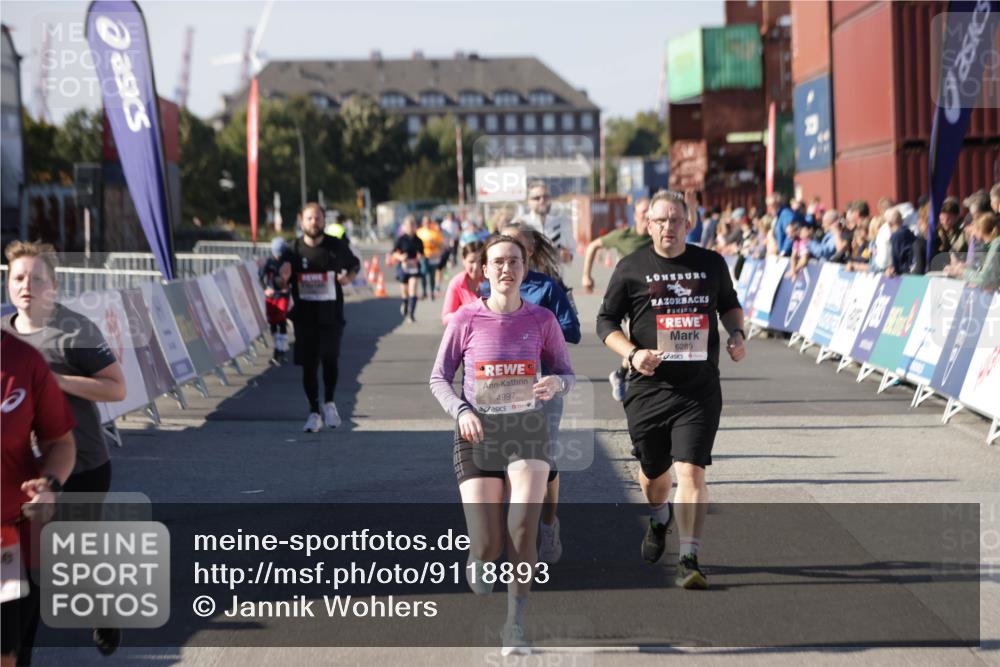 03.10.2025 - Köhlbrandbrückenlauf Jannik Wohlers http://msf.ph/oto/9118893 03.10.2025 13:34:37 Ziel 4702, 4754, 4997, 5390, 5407, 5465, 6289, 6290, 6486 meine-sportfotos.de