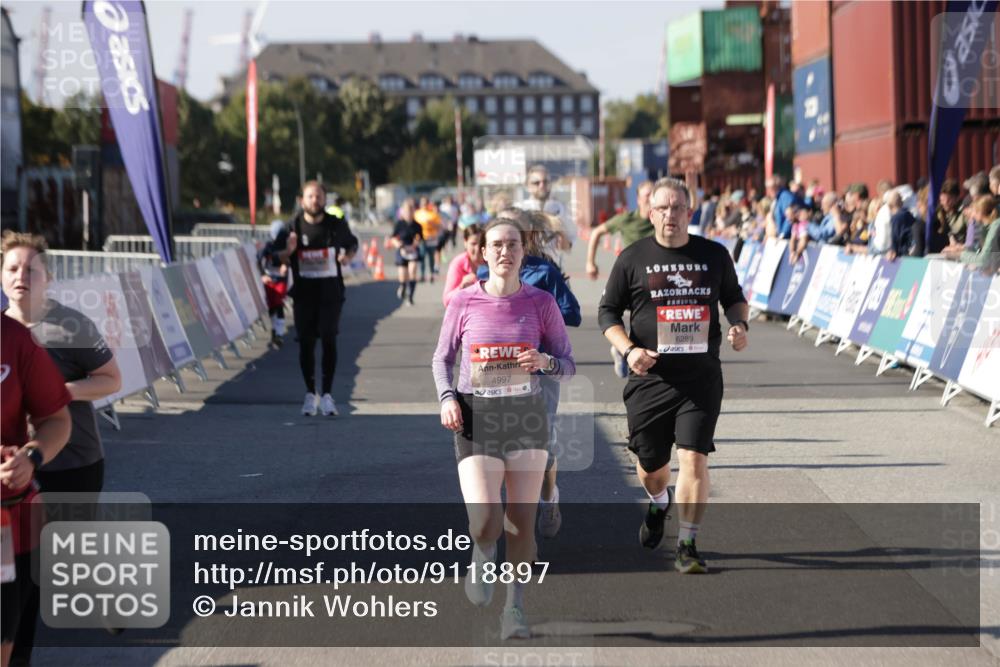03.10.2025 - Köhlbrandbrückenlauf Jannik Wohlers http://msf.ph/oto/9118897 03.10.2025 13:34:37 Ziel 4702, 4754, 4997, 5390, 5407, 5465, 6289, 6290, 6486 meine-sportfotos.de