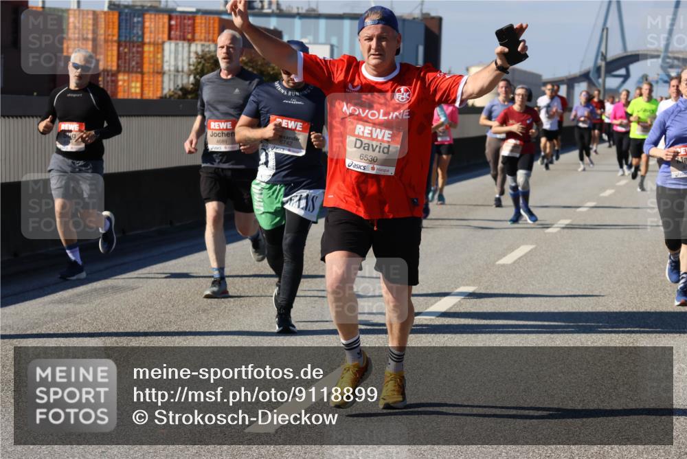 03.10.2025 - Köhlbrandbrückenlauf Strokosch-Dieckow http://msf.ph/oto/9118899 03.10.2025 12:55:49 Position 3 4689, 6742, 6530 meine-sportfotos.de