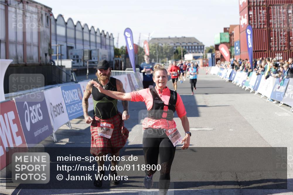 03.10.2025 - Köhlbrandbrückenlauf Jannik Wohlers http://msf.ph/oto/9118900 03.10.2025 13:03:44 Ziel 4063, 4274, 4322, 4422, 5639, 5799, 6025, 6341, 6706 meine-sportfotos.de