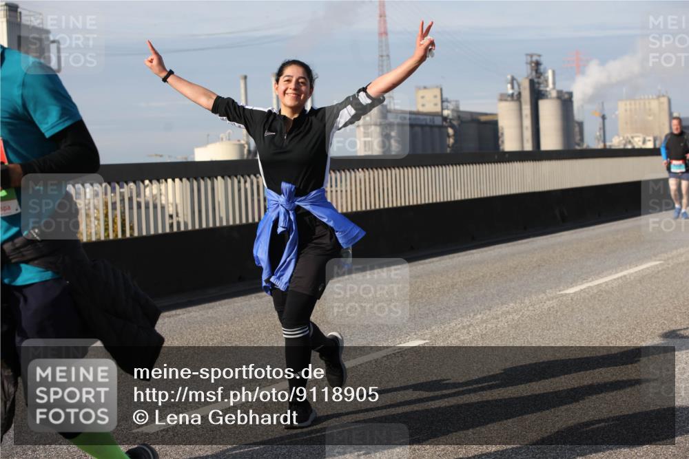 03.10.2025 - Köhlbrandbrückenlauf Lena Gebhardt http://msf.ph/oto/9118905 03.10.2025 10:25:53 Position 2  meine-sportfotos.de