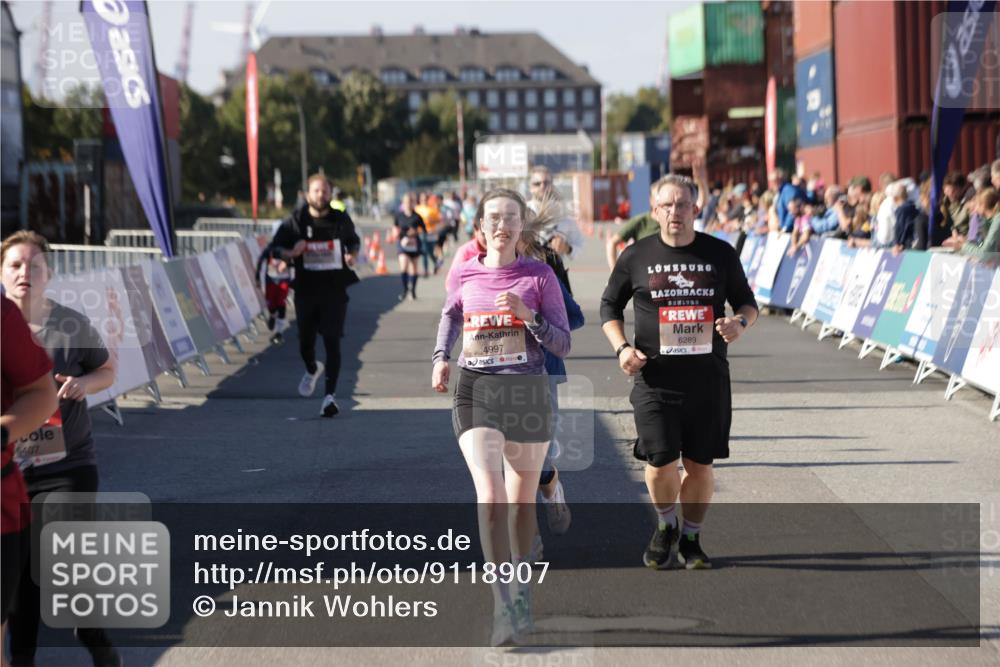 03.10.2025 - Köhlbrandbrückenlauf Jannik Wohlers http://msf.ph/oto/9118907 03.10.2025 13:34:37 Ziel 4702, 4754, 4997, 5390, 5407, 5465, 6289, 6290, 6486 meine-sportfotos.de