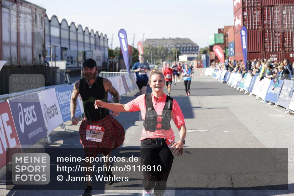03.10.2025 - Köhlbrandbrückenlauf Jannik Wohlers http://msf.ph/oto/9118910 03.10.2025 13:03:44 Ziel 4063, 4274, 4322, 4422, 5639, 5799, 6025, 6341, 6706 meine-sportfotos.de