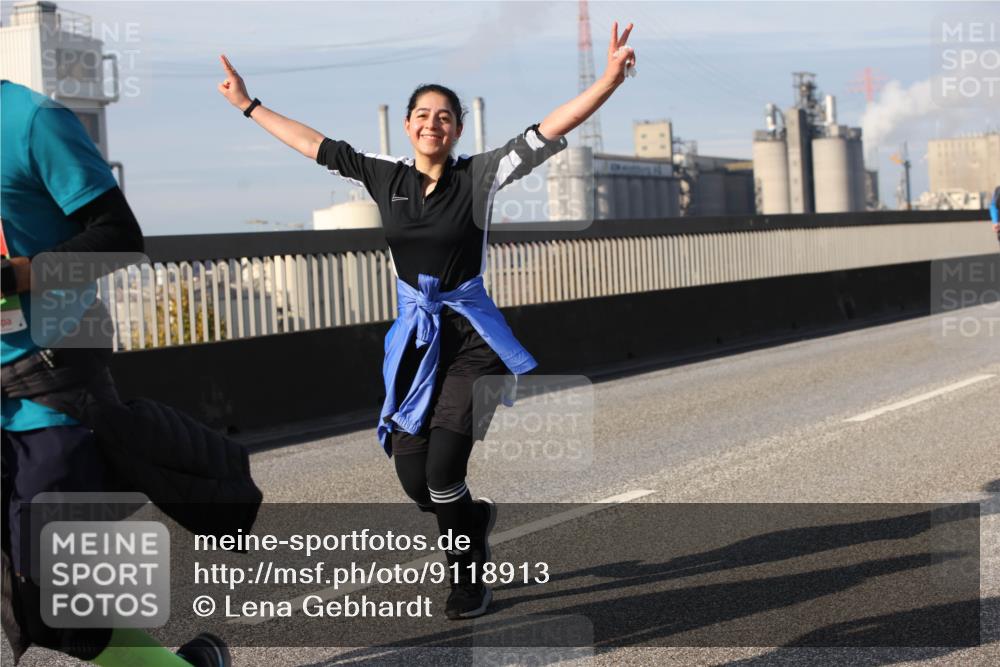 03.10.2025 - Köhlbrandbrückenlauf Lena Gebhardt http://msf.ph/oto/9118913 03.10.2025 10:25:53 Position 2  meine-sportfotos.de