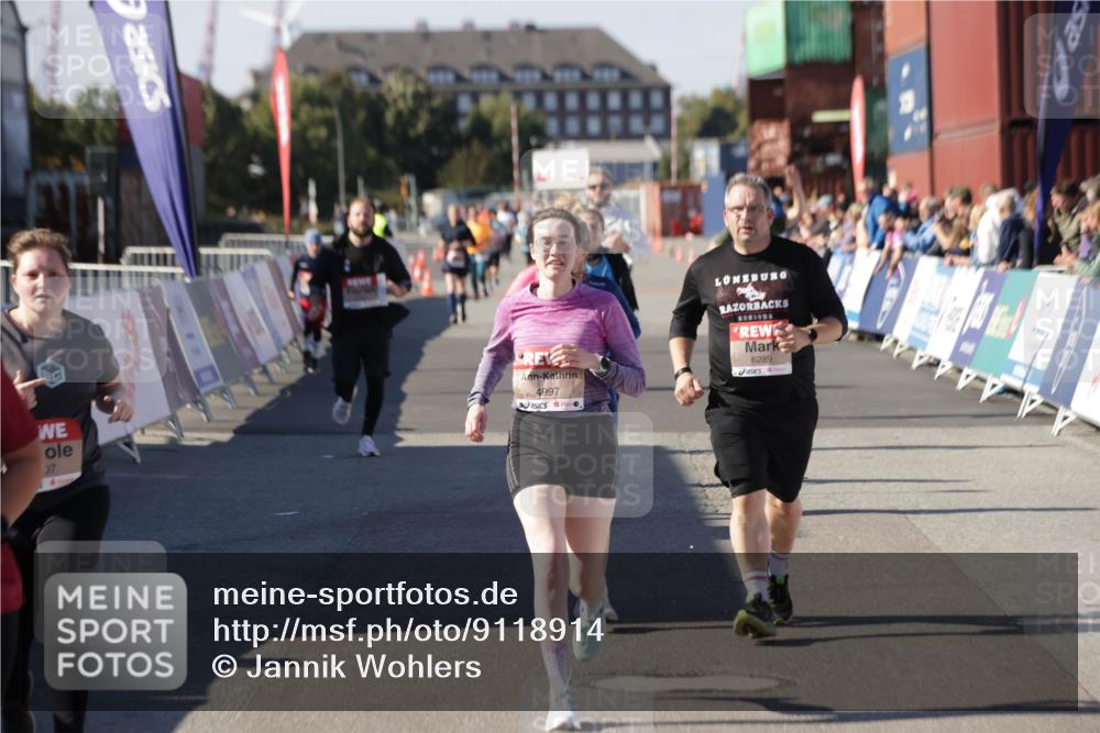 03.10.2025 - Köhlbrandbrückenlauf Jannik Wohlers http://msf.ph/oto/9118914 03.10.2025 13:34:37 Ziel 4702, 4754, 4997, 5390, 5407, 5465, 6289, 6290, 6486 meine-sportfotos.de