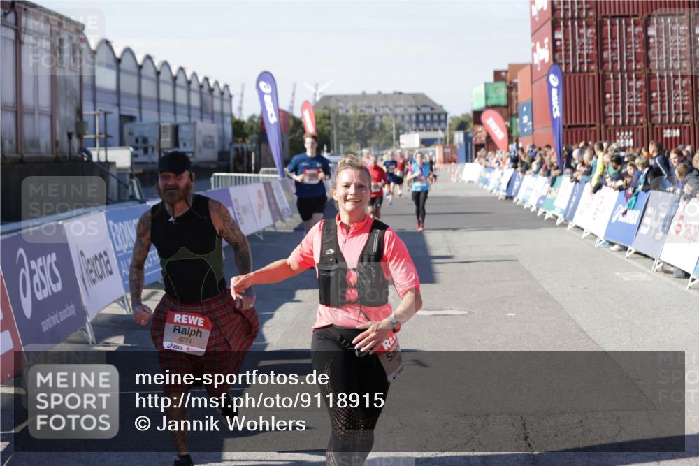 03.10.2025 - Köhlbrandbrückenlauf Jannik Wohlers http://msf.ph/oto/9118915 03.10.2025 13:03:44 Ziel 4063, 4274, 4322, 4422, 5639, 5799, 6025, 6341, 6706 meine-sportfotos.de