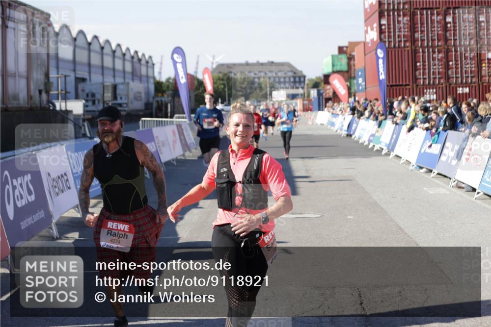 03.10.2025 - Köhlbrandbrückenlauf Jannik Wohlers http://msf.ph/oto/9118921 03.10.2025 13:03:44 Ziel 4063, 4274, 4322, 4422, 5639, 5799, 6025, 6341, 6706 meine-sportfotos.de