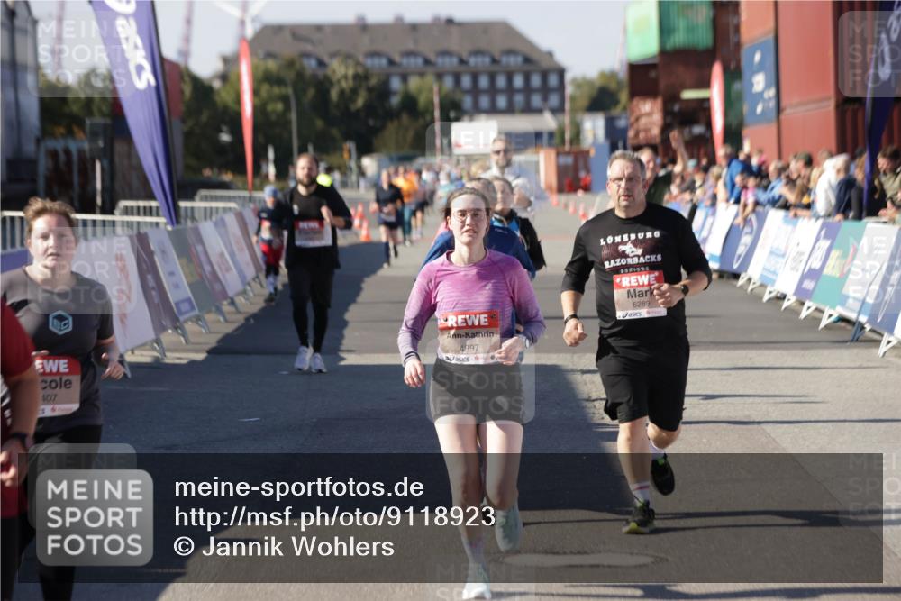 03.10.2025 - Köhlbrandbrückenlauf Jannik Wohlers http://msf.ph/oto/9118923 03.10.2025 13:34:38 Ziel 4112, 4498, 4702, 4754, 4767, 4997, 5390, 5407, 5465, 6289, 6290, 6486 meine-sportfotos.de