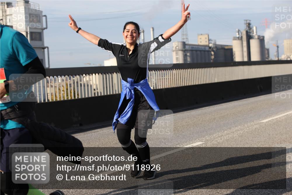 03.10.2025 - Köhlbrandbrückenlauf Lena Gebhardt http://msf.ph/oto/9118926 03.10.2025 10:25:53 Position 2  meine-sportfotos.de