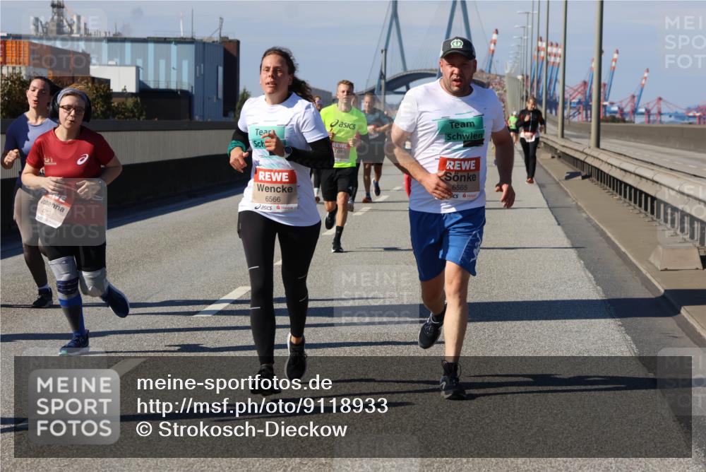 03.10.2025 - Köhlbrandbrückenlauf Strokosch-Dieckow http://msf.ph/oto/9118933 03.10.2025 12:55:54 Position 3 4782, 6566, 6565 meine-sportfotos.de