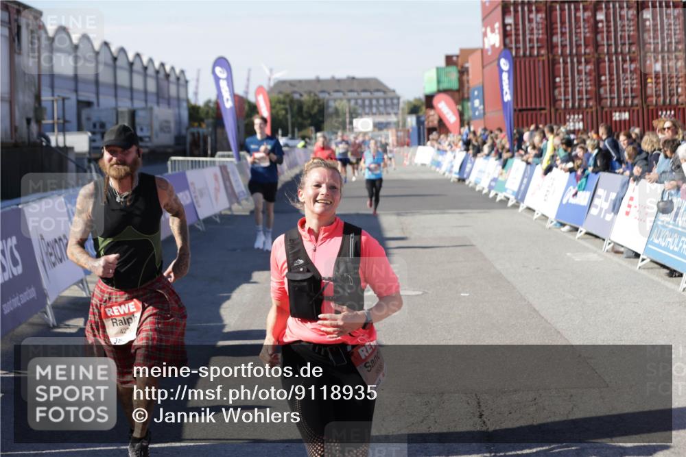 03.10.2025 - Köhlbrandbrückenlauf Jannik Wohlers http://msf.ph/oto/9118935 03.10.2025 13:03:44 Ziel 4063, 4274, 4322, 4422, 5639, 5799, 6025, 6341, 6706 meine-sportfotos.de