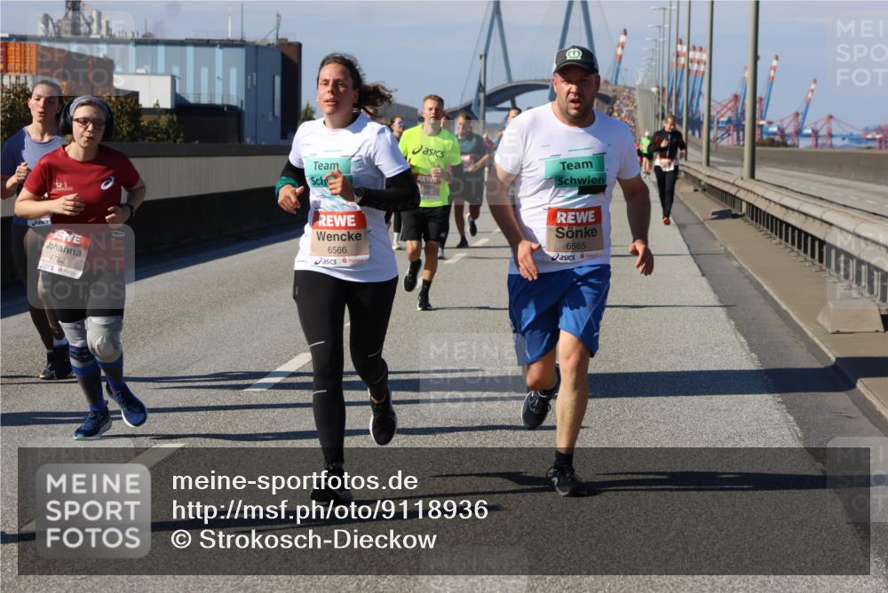 03.10.2025 - Köhlbrandbrückenlauf Strokosch-Dieckow http://msf.ph/oto/9118936 03.10.2025 12:55:54 Position 3 4782, 6566, 6565 meine-sportfotos.de