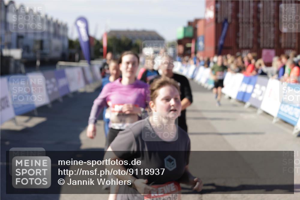 03.10.2025 - Köhlbrandbrückenlauf Jannik Wohlers http://msf.ph/oto/9118937 03.10.2025 13:34:40 Ziel 4112, 4498, 4702, 4754, 4767, 4997, 5390, 5407, 5465, 6196, 6289, 6290, 6486 meine-sportfotos.de