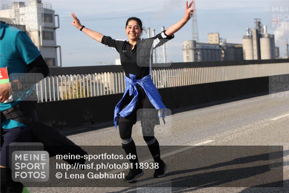 03.10.2025 - Köhlbrandbrückenlauf Lena Gebhardt http://msf.ph/oto/9118938 03.10.2025 10:25:54 Position 2  meine-sportfotos.de