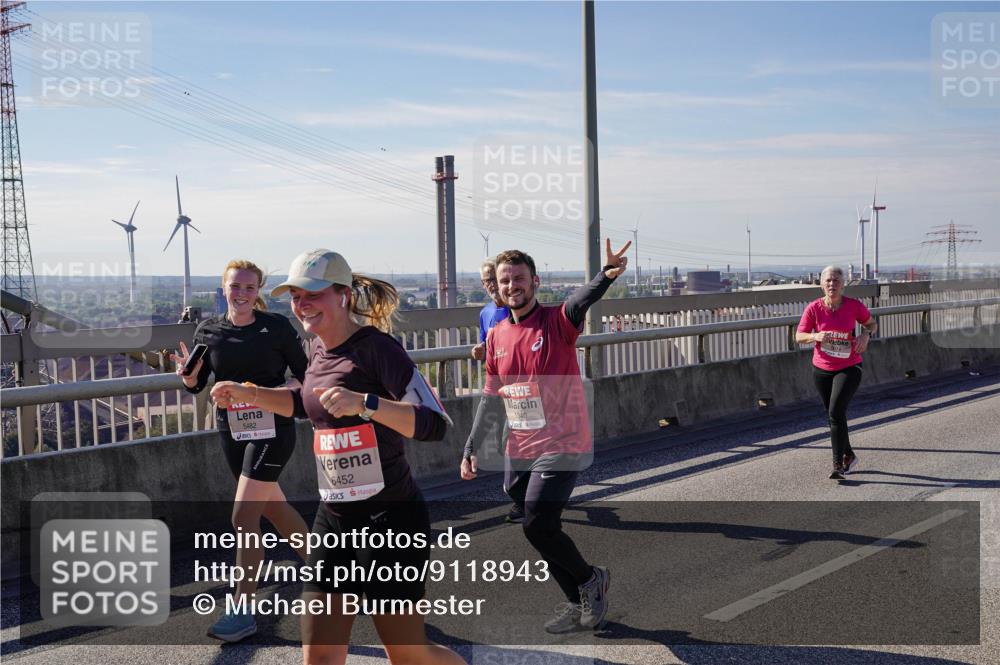03.10.2025 - Köhlbrandbrückenlauf Michael Burmester http://msf.ph/oto/9118943 03.10.2025 13:00:16 Position 2 5482, 6452, 5340 meine-sportfotos.de