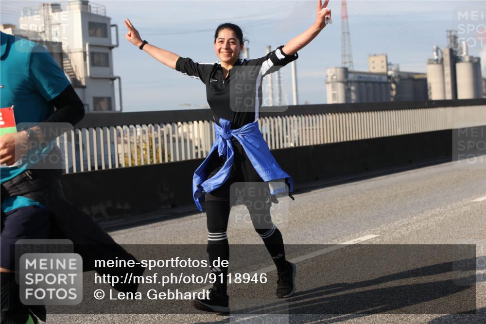 03.10.2025 - Köhlbrandbrückenlauf Lena Gebhardt http://msf.ph/oto/9118946 03.10.2025 10:25:54 Position 2  meine-sportfotos.de
