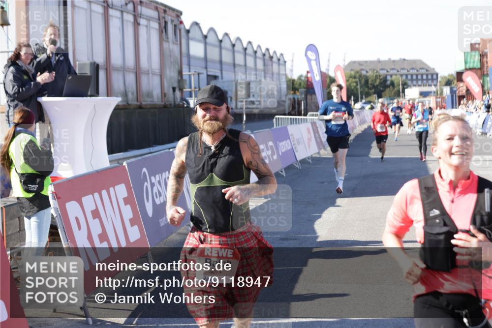 03.10.2025 - Köhlbrandbrückenlauf Jannik Wohlers http://msf.ph/oto/9118947 03.10.2025 13:03:45 Ziel 4063, 4274, 4322, 4422, 5639, 5799, 6025, 6341, 6706 meine-sportfotos.de