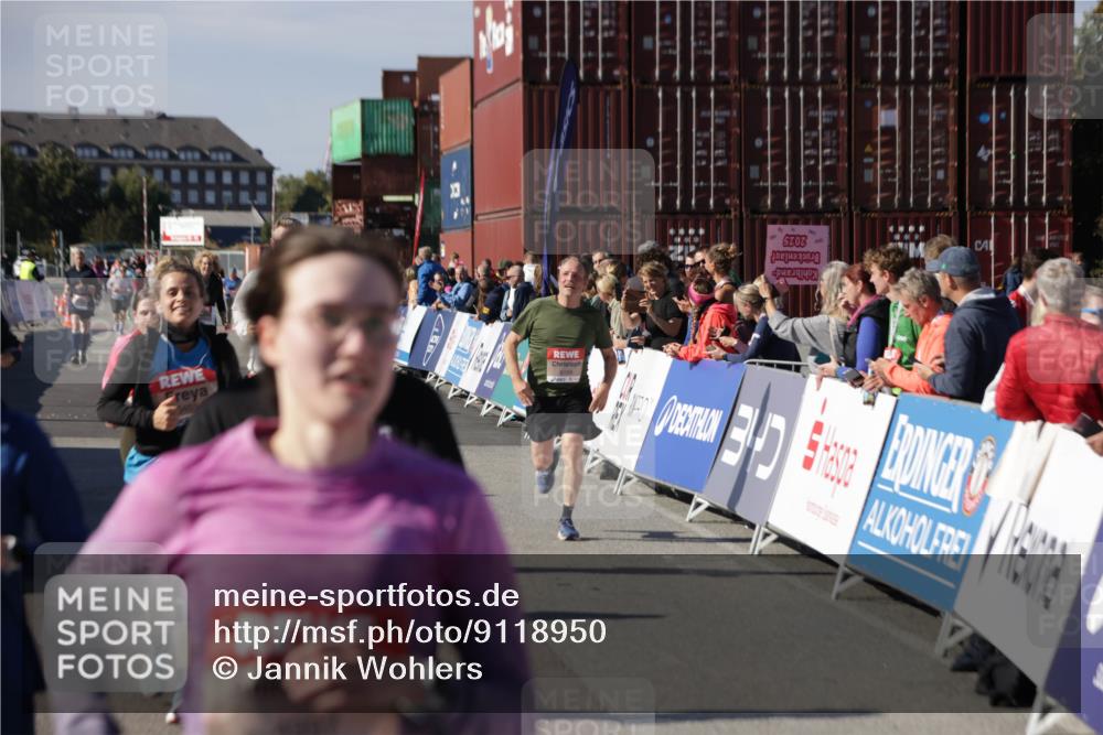 03.10.2025 - Köhlbrandbrückenlauf Jannik Wohlers http://msf.ph/oto/9118950 03.10.2025 13:34:41 Ziel 4112, 4498, 4702, 4754, 4767, 4997, 5390, 5407, 5465, 6196, 6289, 6290, 6486 meine-sportfotos.de