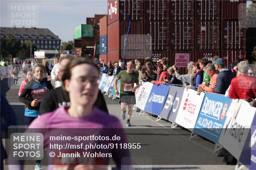 03.10.2025 - Köhlbrandbrückenlauf Jannik Wohlers http://msf.ph/oto/9118955 03.10.2025 13:34:41 Ziel 4112, 4498, 4702, 4754, 4767, 4997, 5390, 5407, 5465, 6196, 6289, 6290, 6486 meine-sportfotos.de