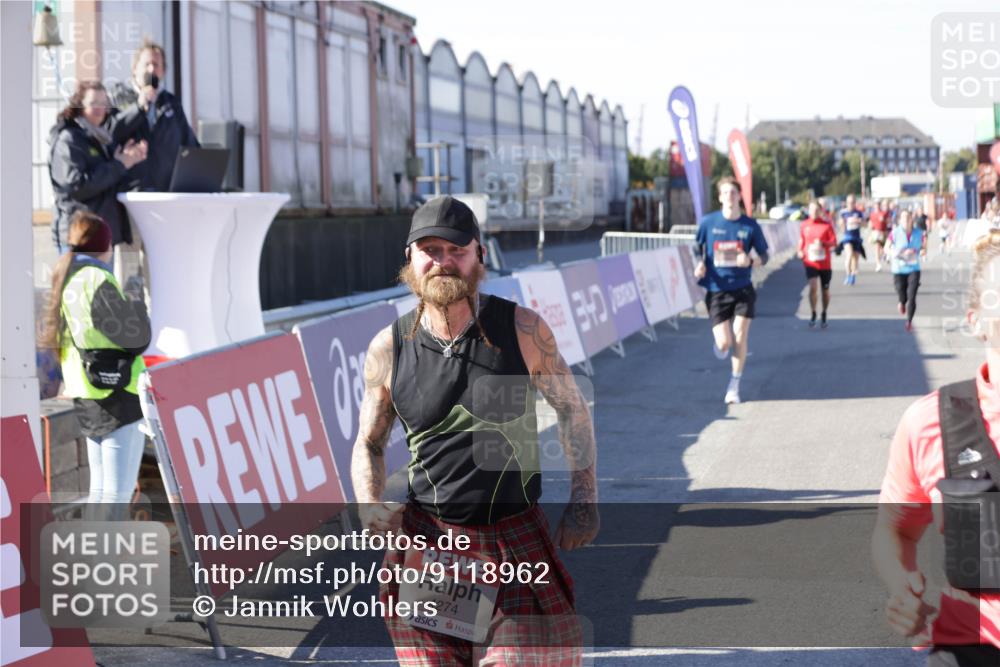 03.10.2025 - Köhlbrandbrückenlauf Jannik Wohlers http://msf.ph/oto/9118962 03.10.2025 13:03:45 Ziel 4063, 4274, 4322, 4422, 5639, 5799, 6025, 6341, 6706 meine-sportfotos.de