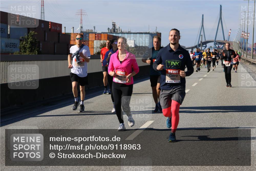 03.10.2025 - Köhlbrandbrückenlauf Strokosch-Dieckow http://msf.ph/oto/9118963 03.10.2025 12:56:02 Position 3 4568, 5689 meine-sportfotos.de