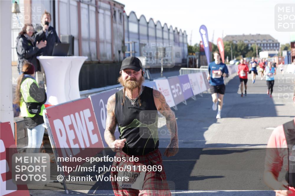 03.10.2025 - Köhlbrandbrückenlauf Jannik Wohlers http://msf.ph/oto/9118969 03.10.2025 13:03:45 Ziel 4063, 4274, 4322, 4422, 5639, 5799, 6025, 6341, 6706 meine-sportfotos.de