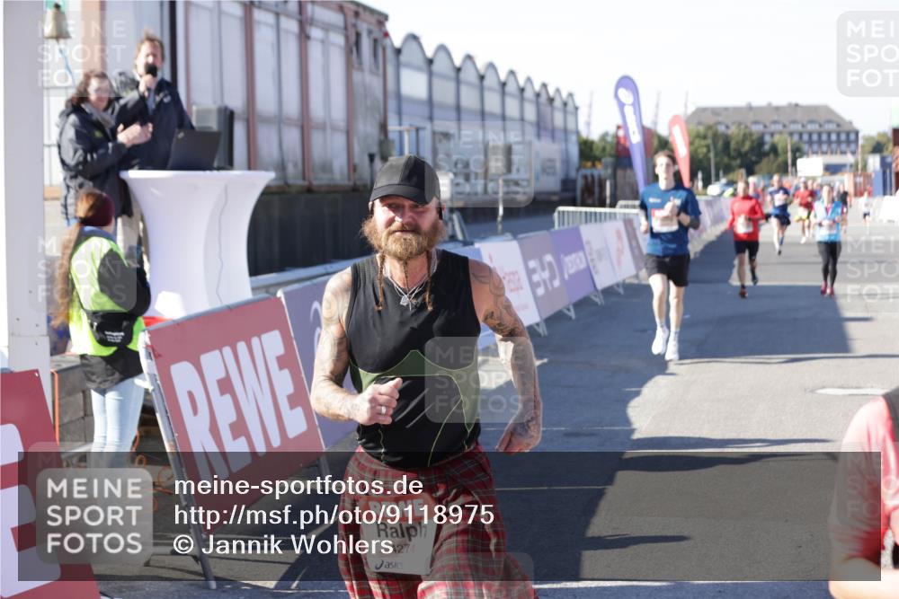 03.10.2025 - Köhlbrandbrückenlauf Jannik Wohlers http://msf.ph/oto/9118975 03.10.2025 13:03:45 Ziel 4063, 4274, 4322, 4422, 5639, 5799, 6025, 6341, 6706 meine-sportfotos.de