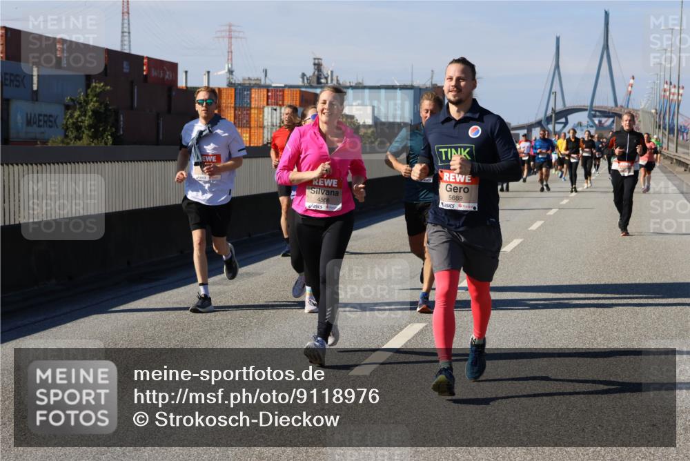03.10.2025 - Köhlbrandbrückenlauf Strokosch-Dieckow http://msf.ph/oto/9118976 03.10.2025 12:56:02 Position 3 4568, 5689 meine-sportfotos.de