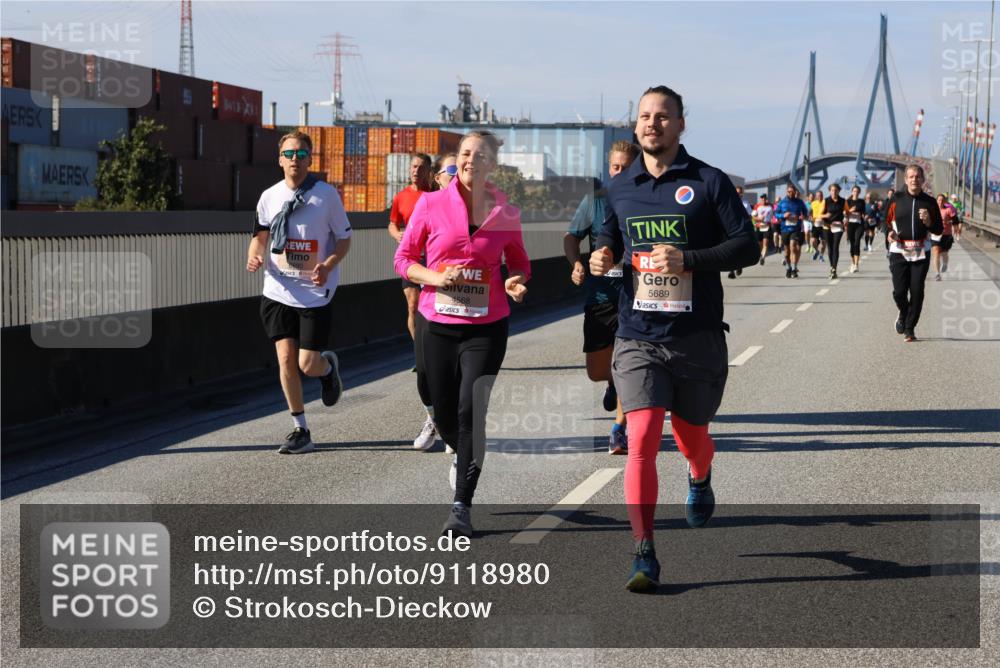 03.10.2025 - Köhlbrandbrückenlauf Strokosch-Dieckow http://msf.ph/oto/9118980 03.10.2025 12:56:02 Position 3 4568, 5689 meine-sportfotos.de