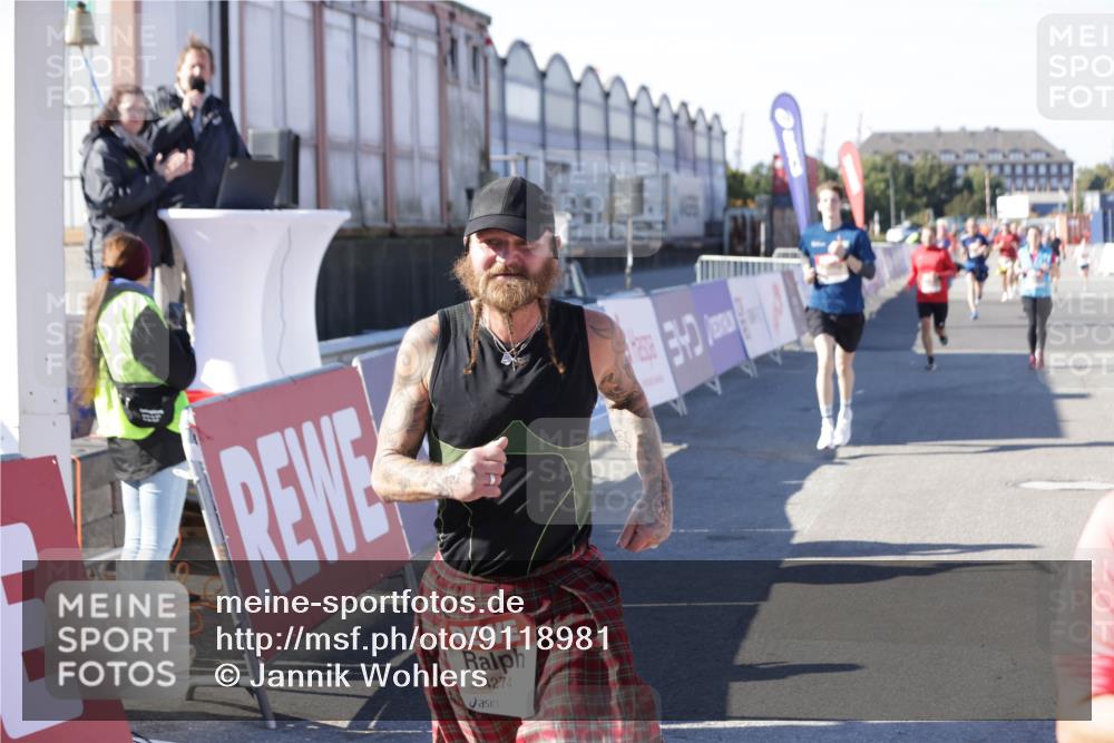03.10.2025 - Köhlbrandbrückenlauf Jannik Wohlers http://msf.ph/oto/9118981 03.10.2025 13:03:45 Ziel 4063, 4274, 4322, 4422, 5639, 5799, 6025, 6341, 6706 meine-sportfotos.de
