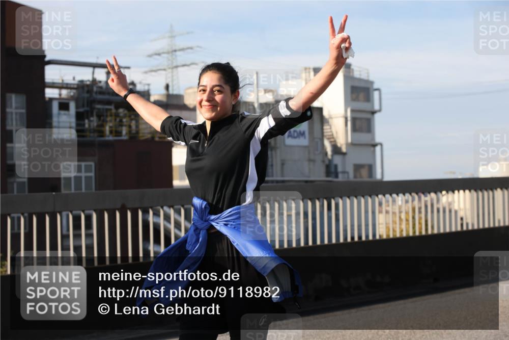 03.10.2025 - Köhlbrandbrückenlauf Lena Gebhardt http://msf.ph/oto/9118982 03.10.2025 10:25:54 Position 2  meine-sportfotos.de