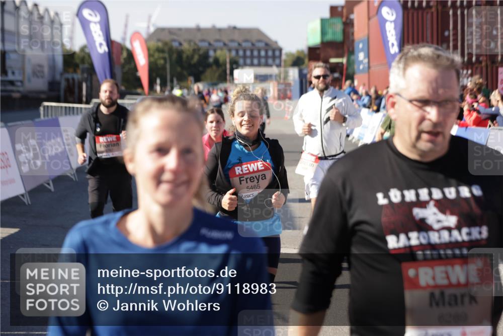 03.10.2025 - Köhlbrandbrückenlauf Jannik Wohlers http://msf.ph/oto/9118983 03.10.2025 13:34:43 Ziel 4112, 4498, 4767, 4997, 5390, 5407, 5465, 6196, 6289, 6290, 6486 meine-sportfotos.de
