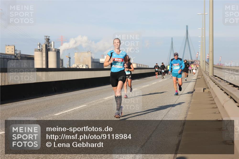 03.10.2025 - Köhlbrandbrückenlauf Lena Gebhardt http://msf.ph/oto/9118984 03.10.2025 09:45:06 Position 2 8458 meine-sportfotos.de