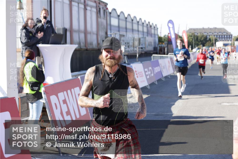 03.10.2025 - Köhlbrandbrückenlauf Jannik Wohlers http://msf.ph/oto/9118986 03.10.2025 13:03:45 Ziel 4063, 4274, 4322, 4422, 5639, 5799, 6025, 6341, 6706 meine-sportfotos.de