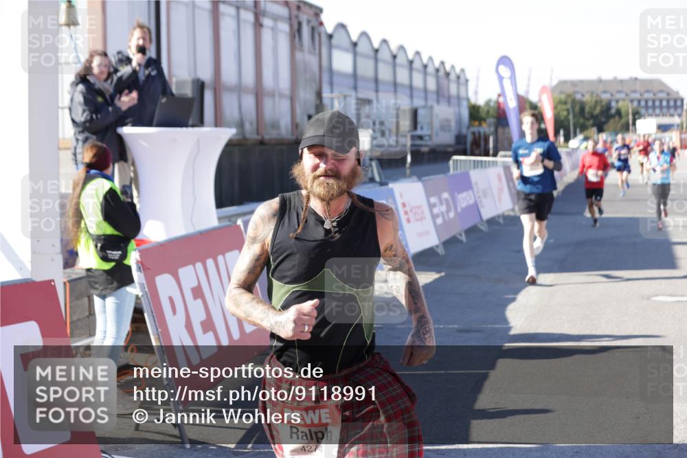 03.10.2025 - Köhlbrandbrückenlauf Jannik Wohlers http://msf.ph/oto/9118991 03.10.2025 13:03:45 Ziel 4063, 4274, 4322, 4422, 5639, 5799, 6025, 6341, 6706 meine-sportfotos.de