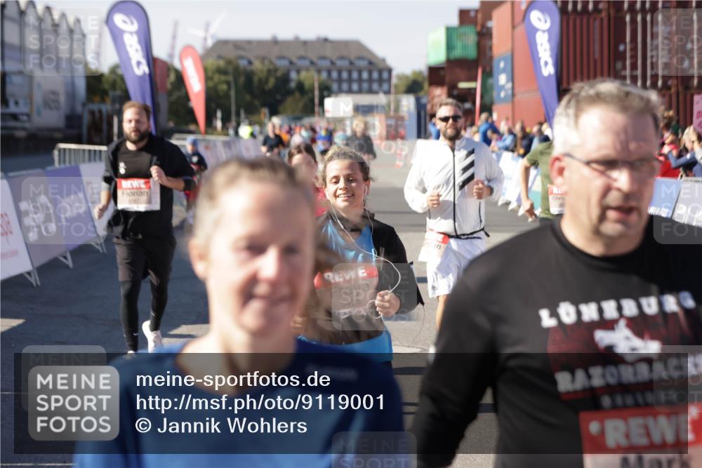 03.10.2025 - Köhlbrandbrückenlauf Jannik Wohlers http://msf.ph/oto/9119001 03.10.2025 13:34:43 Ziel 4112, 4498, 4767, 4997, 5390, 5407, 5465, 6196, 6289, 6290, 6486 meine-sportfotos.de