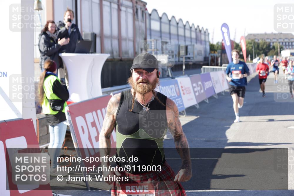 03.10.2025 - Köhlbrandbrückenlauf Jannik Wohlers http://msf.ph/oto/9119003 03.10.2025 13:03:45 Ziel 4063, 4274, 4322, 4422, 5639, 5799, 6025, 6341, 6706 meine-sportfotos.de