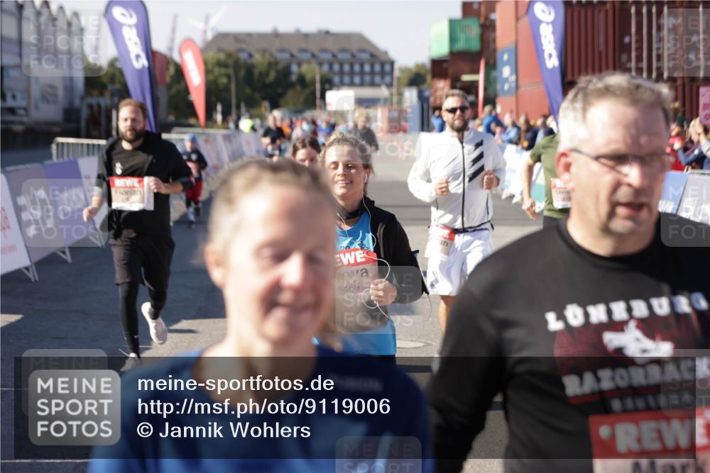 03.10.2025 - Köhlbrandbrückenlauf Jannik Wohlers http://msf.ph/oto/9119006 03.10.2025 13:34:43 Ziel 4112, 4498, 4767, 4997, 5390, 5407, 5465, 6196, 6289, 6290, 6486 meine-sportfotos.de