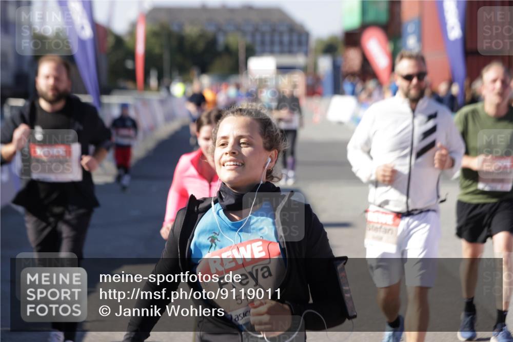 03.10.2025 - Köhlbrandbrückenlauf Jannik Wohlers http://msf.ph/oto/9119011 03.10.2025 13:34:44 Ziel 4112, 4498, 4767, 4997, 5390, 5407, 5465, 6196, 6289, 6290, 6357, 6486 meine-sportfotos.de