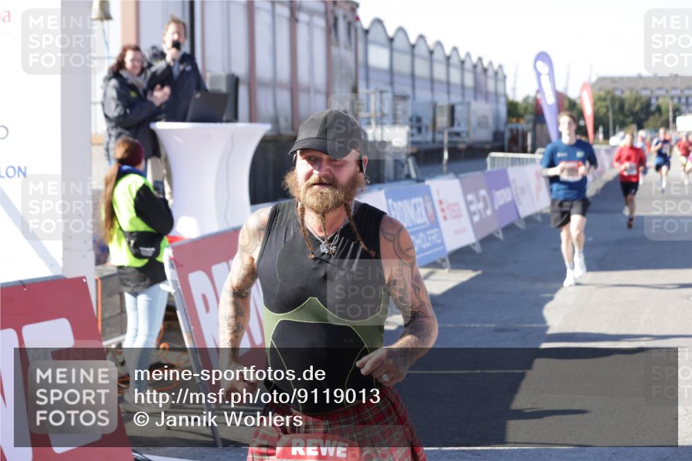 03.10.2025 - Köhlbrandbrückenlauf Jannik Wohlers http://msf.ph/oto/9119013 03.10.2025 13:03:45 Ziel 4063, 4274, 4322, 4422, 5639, 5799, 6025, 6341, 6706 meine-sportfotos.de