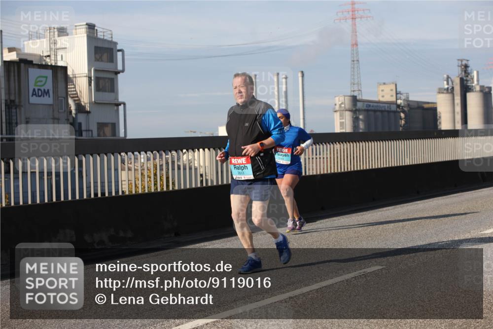 03.10.2025 - Köhlbrandbrückenlauf Lena Gebhardt http://msf.ph/oto/9119016 03.10.2025 10:26:00 Position 2 2611, 3184 meine-sportfotos.de