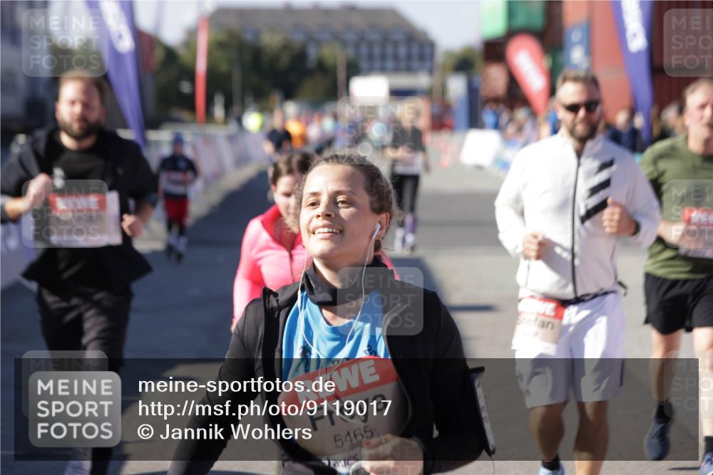 03.10.2025 - Köhlbrandbrückenlauf Jannik Wohlers http://msf.ph/oto/9119017 03.10.2025 13:34:44 Ziel 4112, 4498, 4767, 4997, 5390, 5407, 5465, 6196, 6289, 6290, 6357, 6486 meine-sportfotos.de