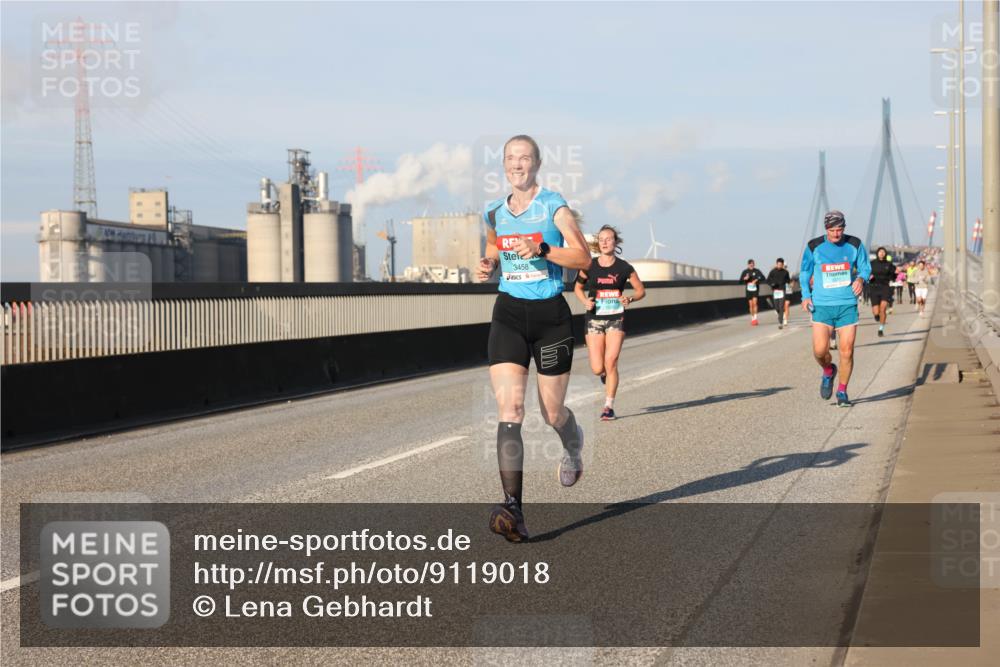 03.10.2025 - Köhlbrandbrückenlauf Lena Gebhardt http://msf.ph/oto/9119018 03.10.2025 09:45:07 Position 2 3458 meine-sportfotos.de