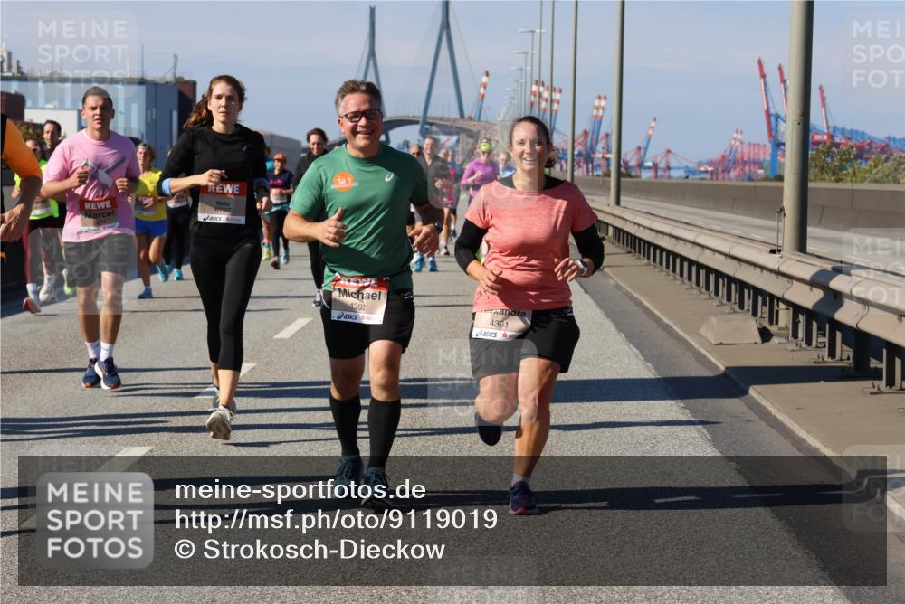 03.10.2025 - Köhlbrandbrückenlauf Strokosch-Dieckow http://msf.ph/oto/9119019 03.10.2025 12:56:15 Position 3 6727, 4392, 4391 meine-sportfotos.de