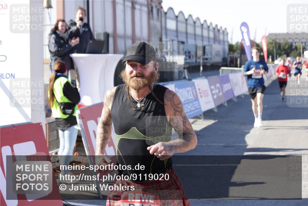 03.10.2025 - Köhlbrandbrückenlauf Jannik Wohlers http://msf.ph/oto/9119020 03.10.2025 13:03:46 Ziel 4063, 4274, 4322, 4422, 5414, 5639, 5799, 6025, 6341, 6706 meine-sportfotos.de